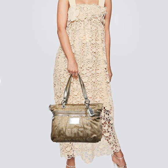 Coach Poppy Story Patch Glam Shoulder Bag Gold c1069-15301 - Picture 1 of 12